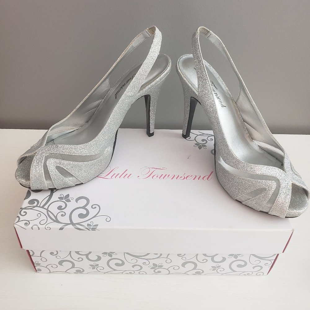 Silver Heels - Picture 2 of 8